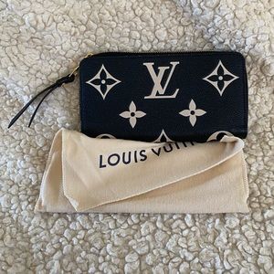 Louis Vuitton zippy wallet